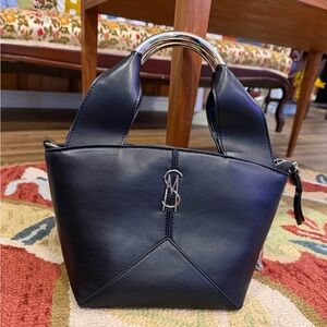 🌟New W/O Tags🌟BLACK Steve Madden crossbody bag with adjustable crossbody strap